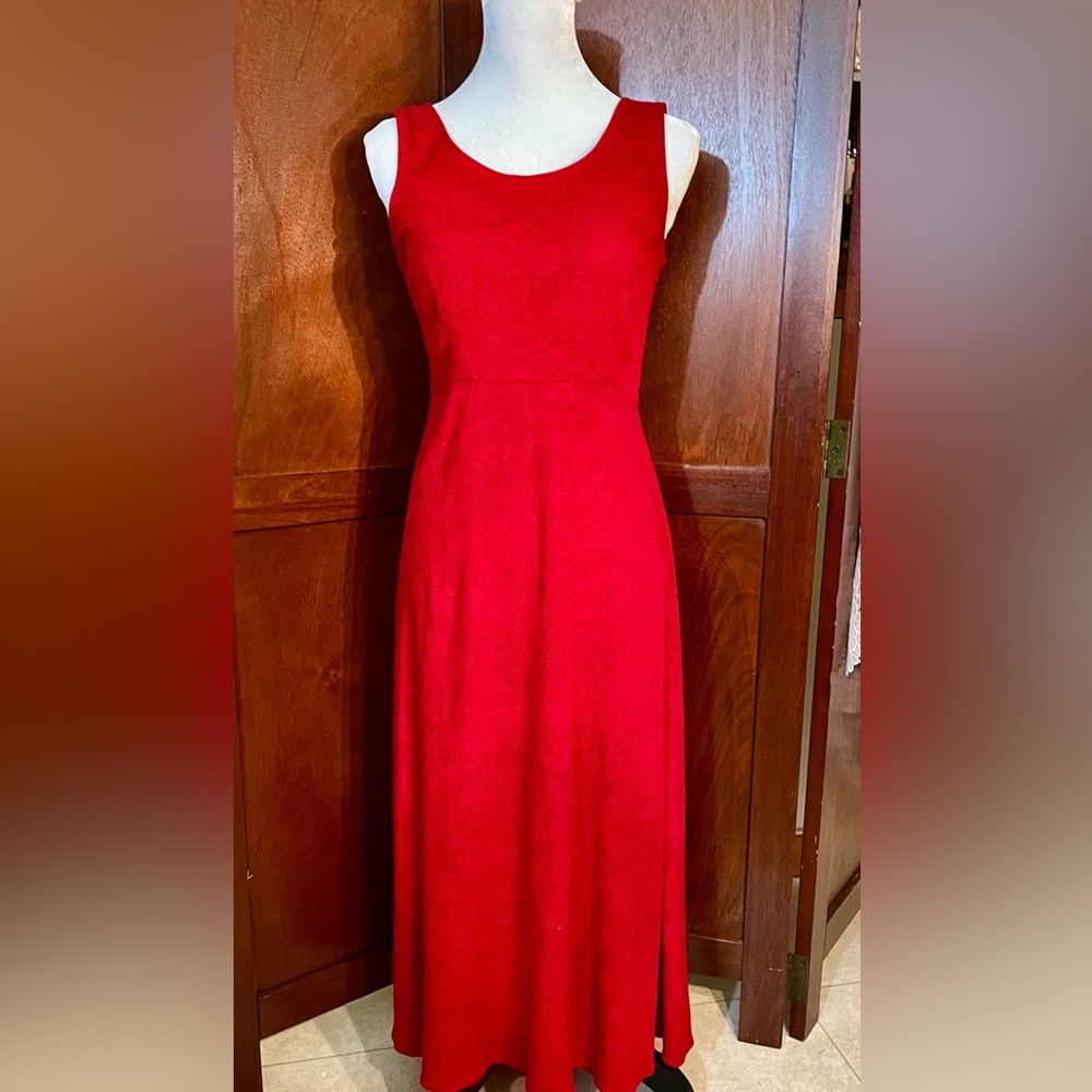 Deep Red Maxi Dress Petite by Karen Steven’s 6P fits more likes a 4P